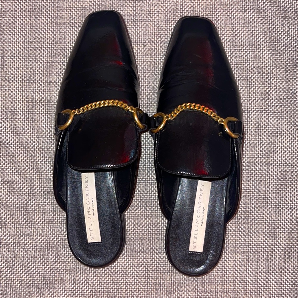 ❣️ Stella McCartney leather mules with gold chain